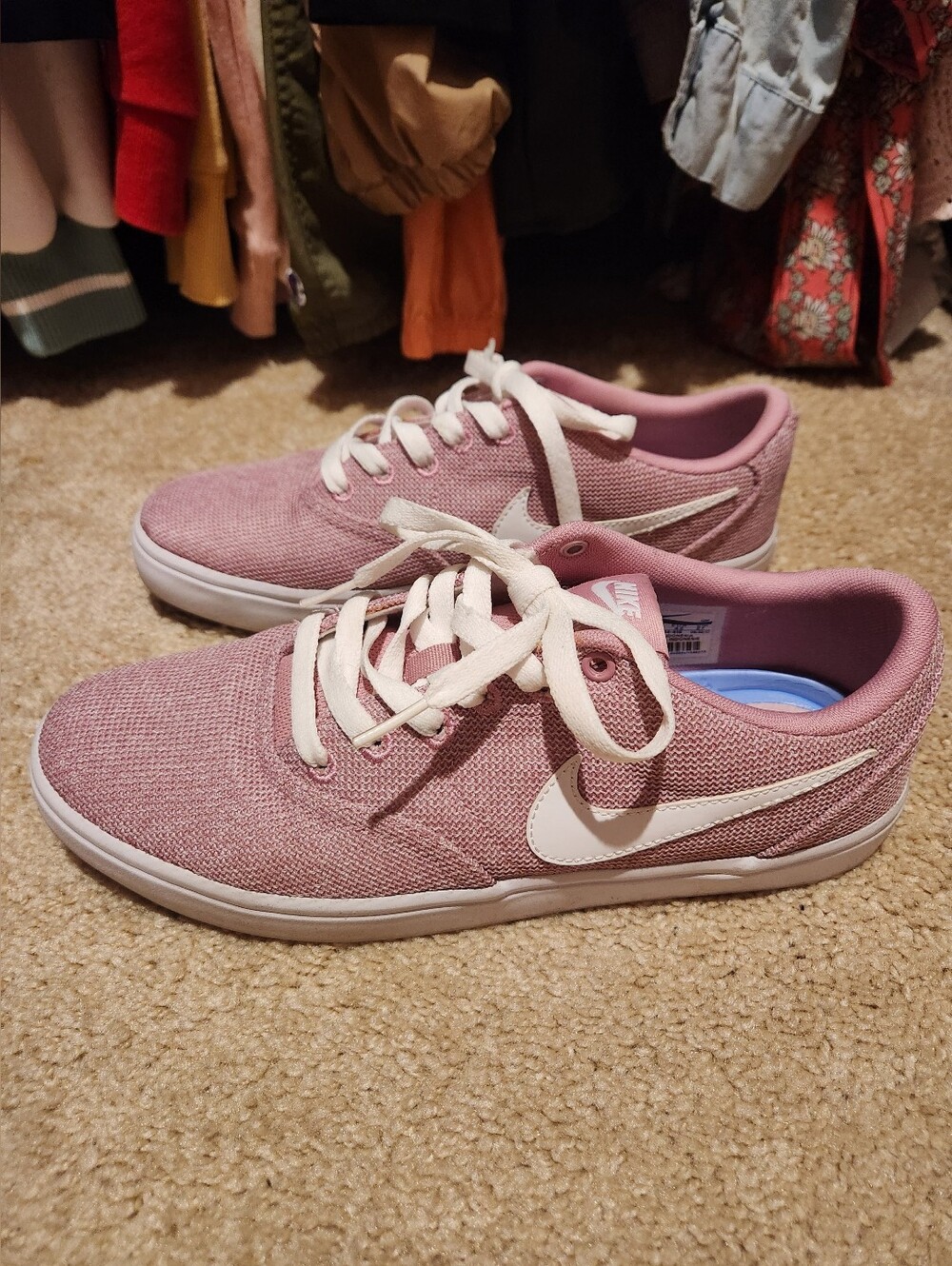 Nike Women’s SB Low-Top Sneakers - Dusty Pink/White